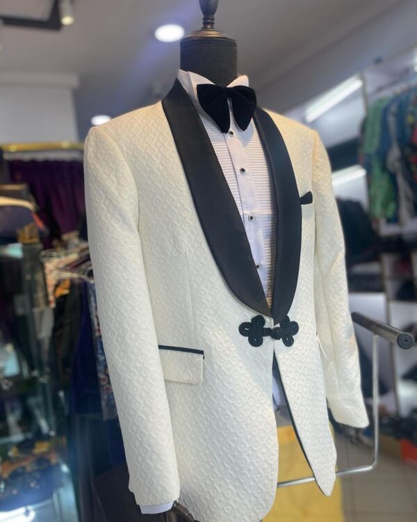 WHITE FLOWERY PATTERNED TUXEDO - Image 4