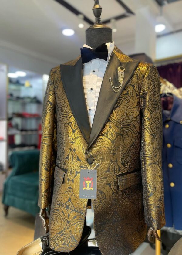 GOLD & BLACK PEAK LAPEL TUX